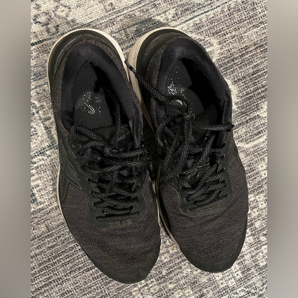 ASICS black tennis shoes